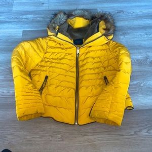 Zara coat side pockets hood could be worn or zipper away fur collar